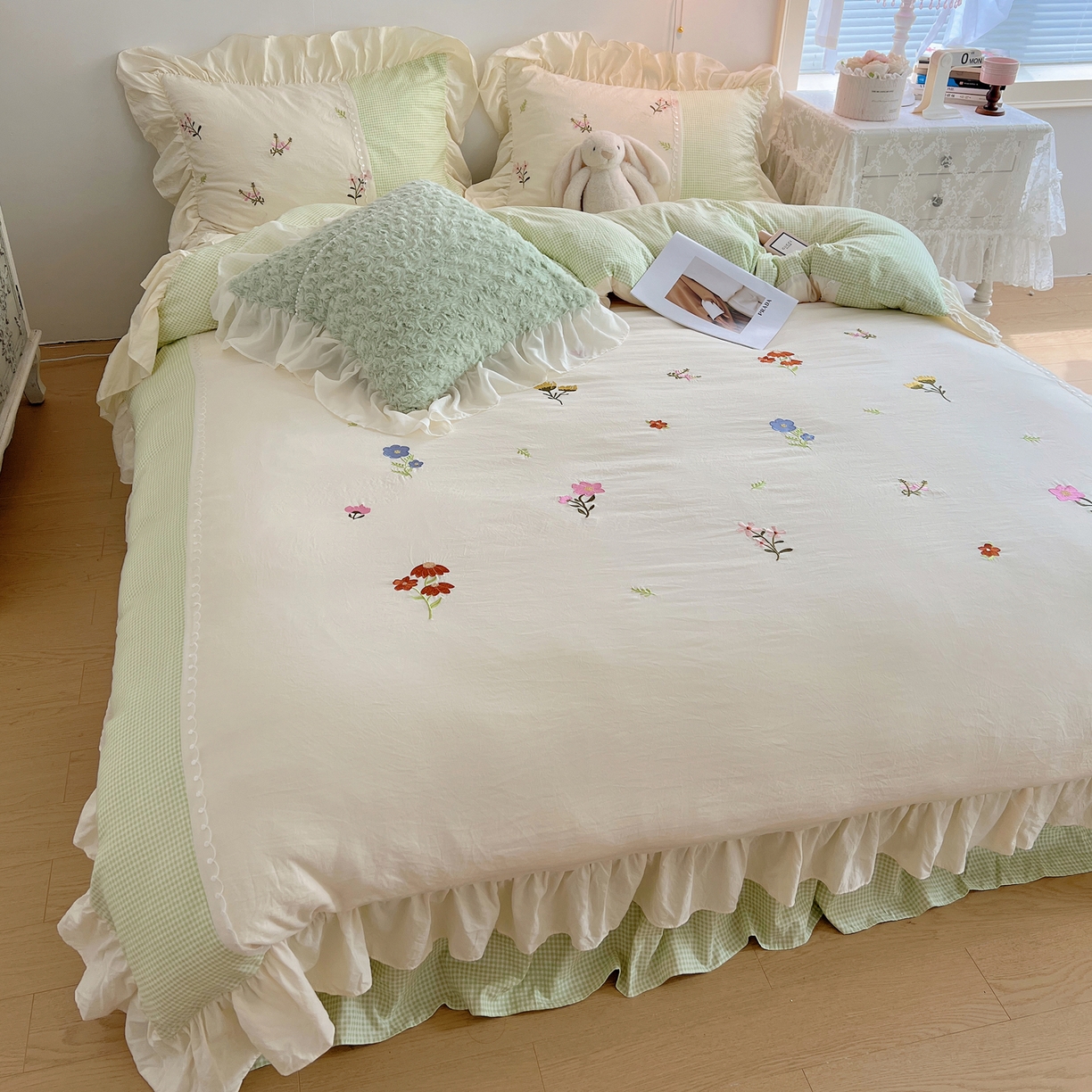 91家纺网 家纺一手货源 找家纺 轻奢坊 2025新款水洗棉拼接蕾丝花边四件套 田园碎花-绿格