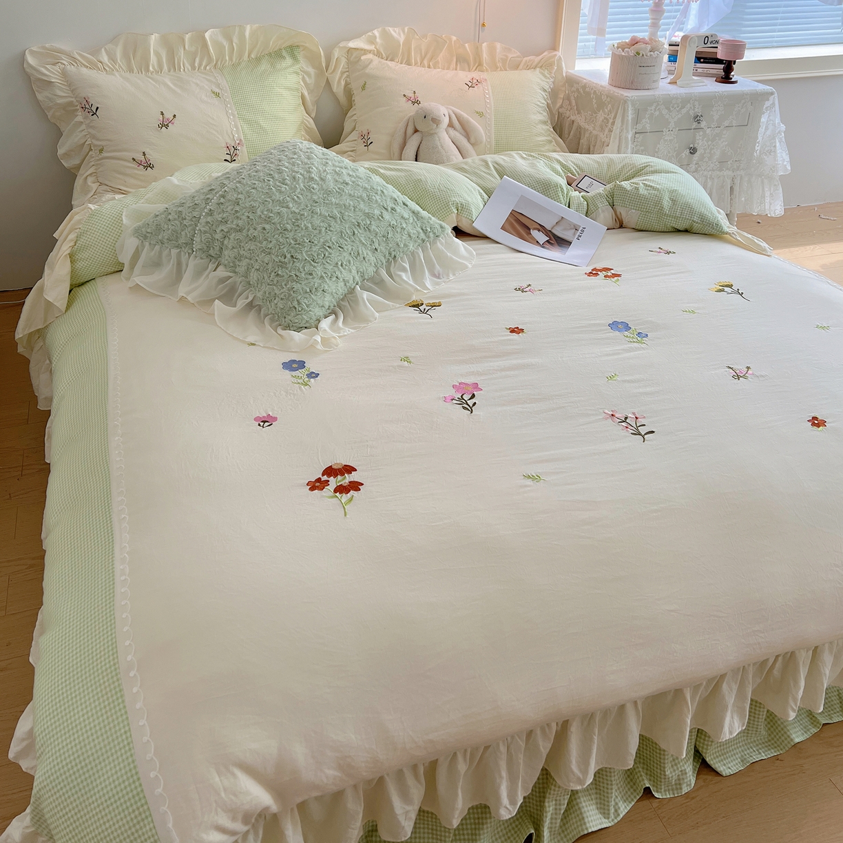 91家纺网 家纺一手货源 找家纺 轻奢坊 2025新款水洗棉拼接蕾丝花边四件套 田园碎花-绿格