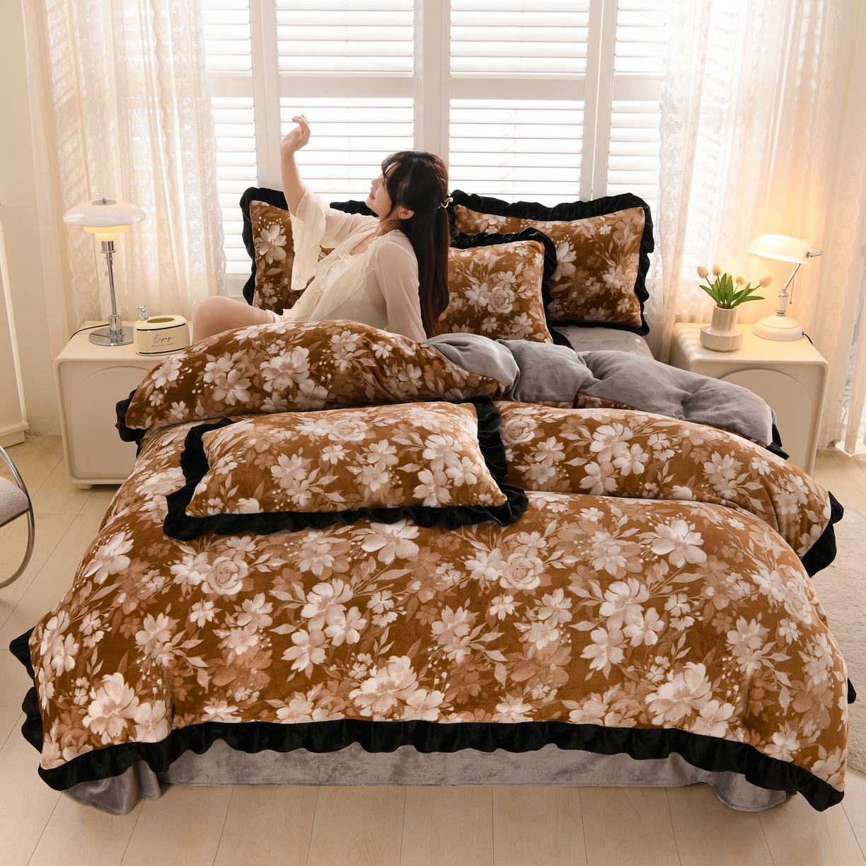 91家纺网 家纺一手货源 找家纺 紫月轩家纺 2025新款韩版牛奶绒花边款四件套 芳华