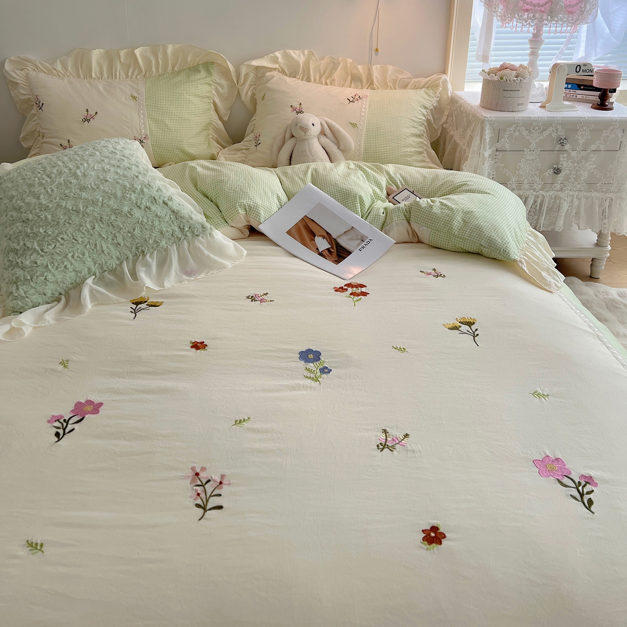 91家纺网 家纺一手货源 找家纺 轻奢坊 2025新款水洗棉拼接蕾丝花边四件套 田园碎花-绿格