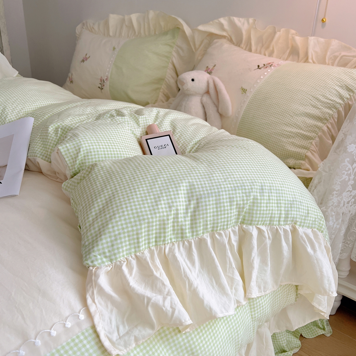 91家纺网 家纺一手货源 找家纺 轻奢坊 2025新款水洗棉拼接蕾丝花边四件套 田园碎花-绿格