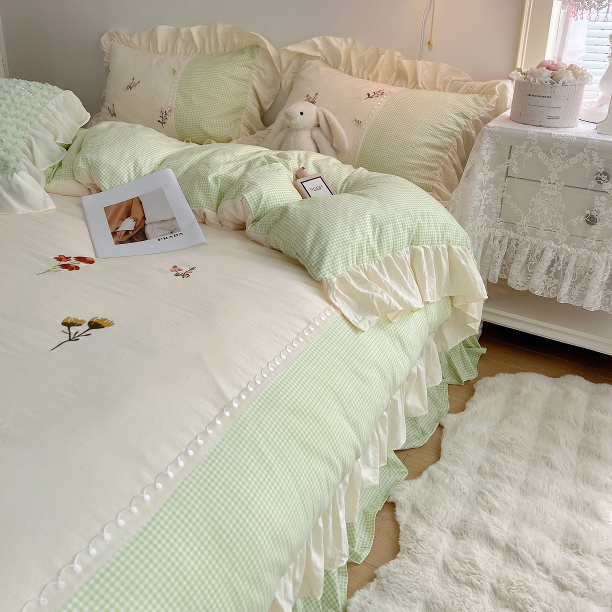 91家纺网 家纺一手货源 找家纺 轻奢坊 2025新款水洗棉拼接蕾丝花边四件套 田园碎花-绿格