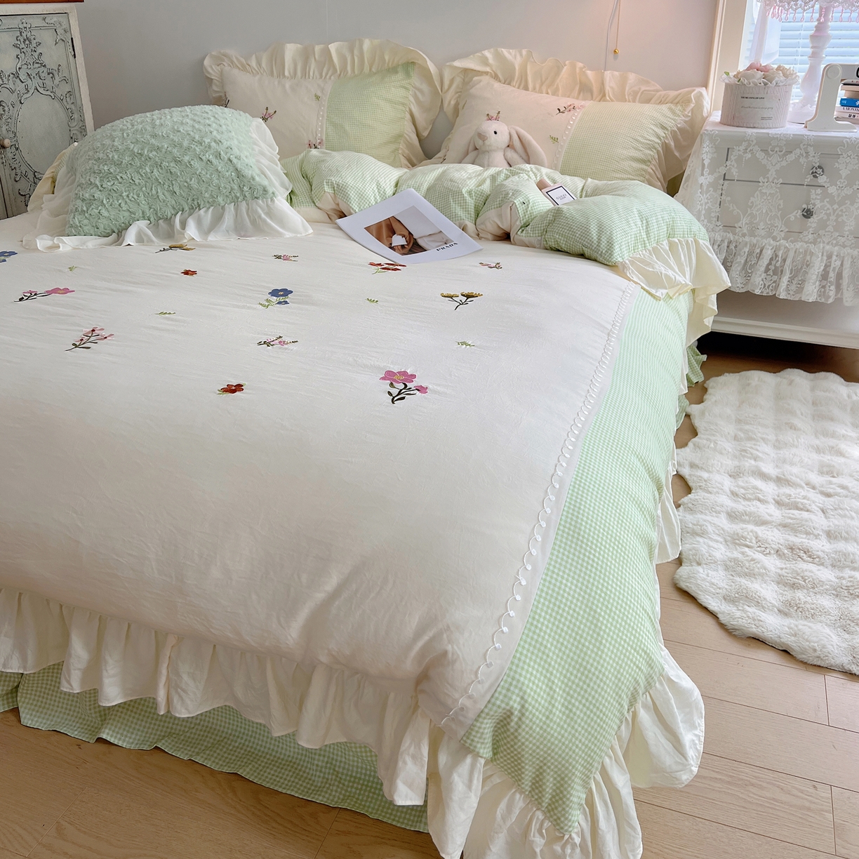 91家纺网 家纺一手货源 找家纺 轻奢坊 2025新款水洗棉拼接蕾丝花边四件套 田园碎花-绿格