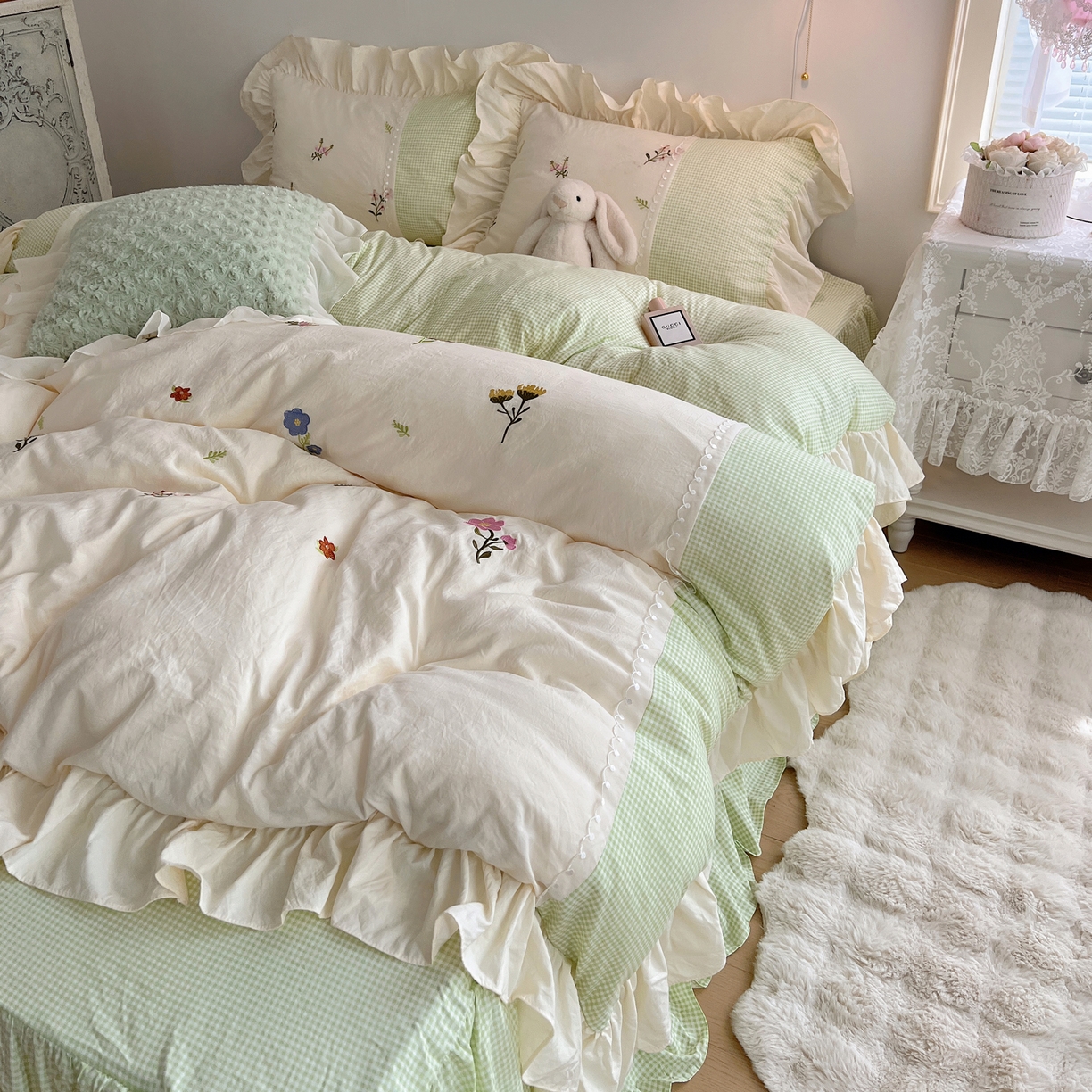 91家纺网 家纺一手货源 找家纺 轻奢坊 2025新款水洗棉拼接蕾丝花边四件套 田园碎花-绿格