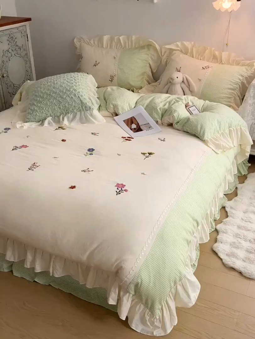 91家纺网 家纺一手货源 找家纺 轻奢坊 2025新款水洗棉拼接蕾丝花边四件套 田园碎花-绿格