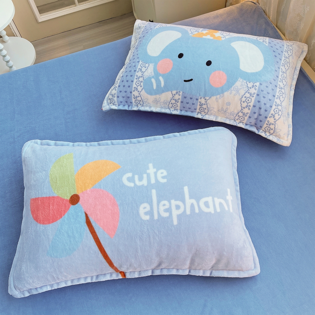 91家纺网 家纺一手货源 找家纺 炫拼家纺 2025新款大版数码印花卡通高克重牛奶绒四件套 快乐小象