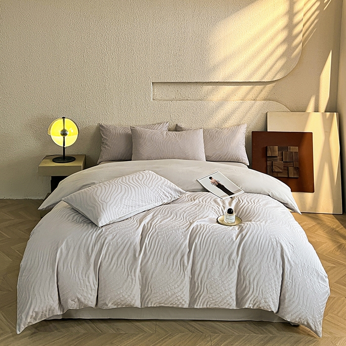 91家纺网 家纺一手货源 找家纺 莱茵家居 2025新款全棉提花贡缎磨毛四件套 杰斯-灰