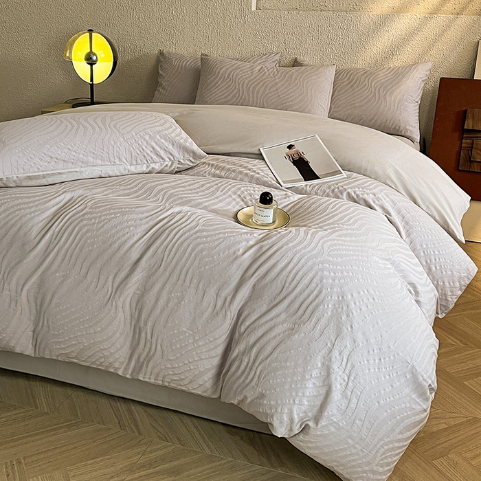 91家纺网 家纺一手货源 找家纺 莱茵家居 2025新款全棉提花贡缎磨毛四件套 杰斯-灰