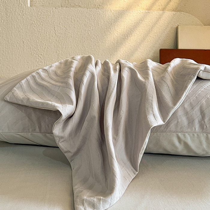 91家纺网 家纺一手货源 找家纺 莱茵家居 2025新款全棉提花贡缎磨毛四件套 杰斯-灰