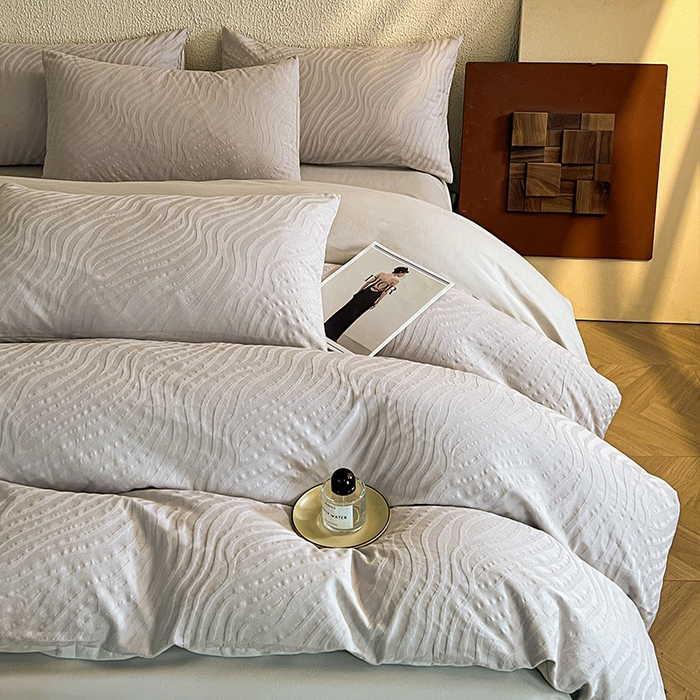 91家纺网 家纺一手货源 找家纺 莱茵家居 2025新款全棉提花贡缎磨毛四件套 杰斯-灰