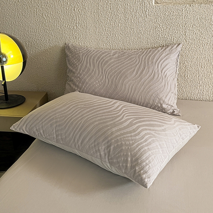 91家纺网 家纺一手货源 找家纺 莱茵家居 2025新款全棉提花贡缎磨毛四件套 杰斯-灰