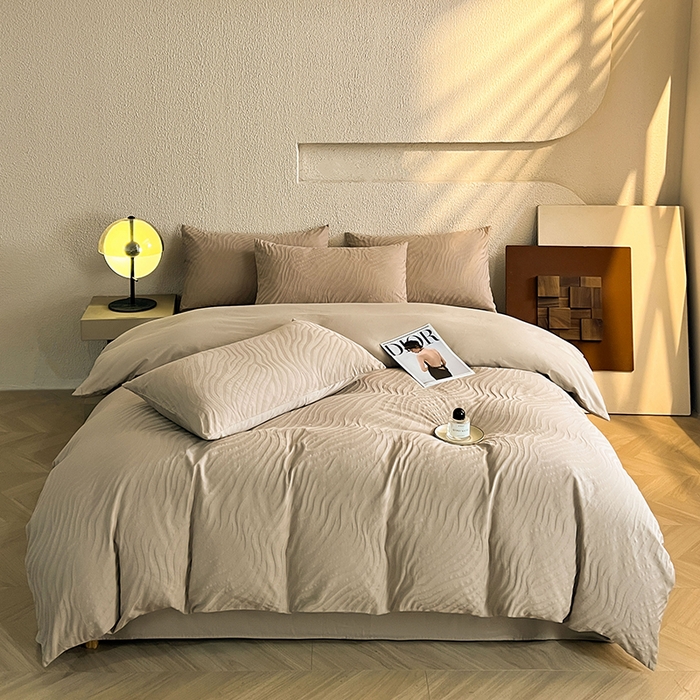 91家纺网 家纺一手货源 找家纺 莱茵家居 2025新款全棉提花贡缎磨毛四件套 杰斯-咖