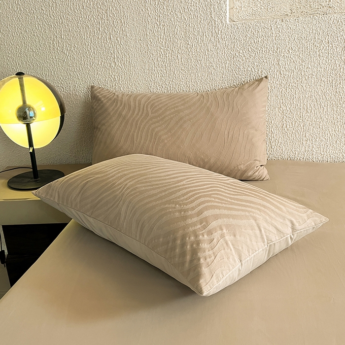 91家纺网 家纺一手货源 找家纺 莱茵家居 2025新款全棉提花贡缎磨毛四件套 杰斯-咖