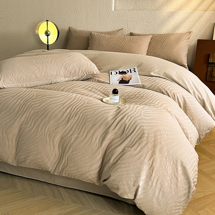 91家纺网 家纺一手货源 找家纺 莱茵家居 2025新款全棉提花贡缎磨毛四件套 杰斯-咖