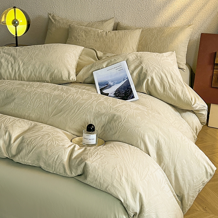 91家纺网 家纺一手货源 找家纺 莱茵家居 2025新款全棉提花贡缎磨毛四件套 秘境-绿