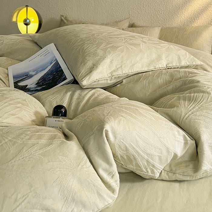 91家纺网 家纺一手货源 找家纺 莱茵家居 2025新款全棉提花贡缎磨毛四件套 秘境-绿