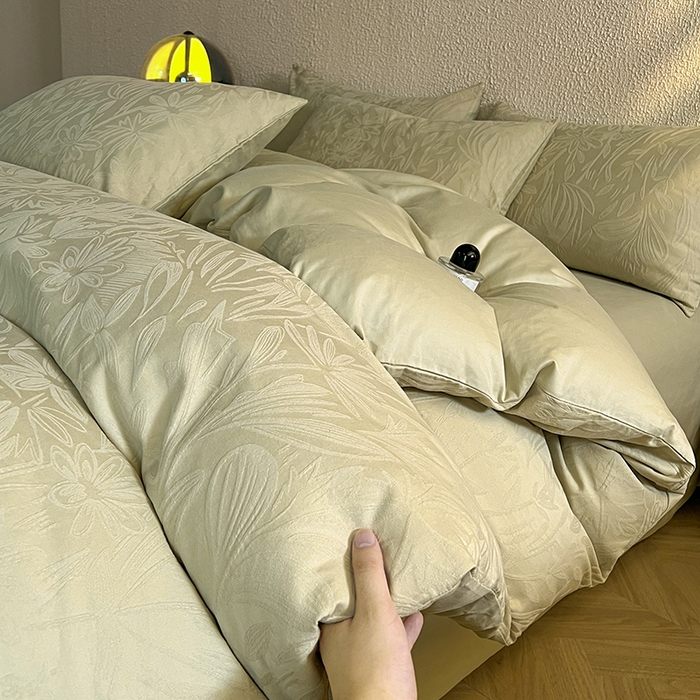 91家纺网 家纺一手货源 找家纺 莱茵家居 2025新款全棉提花贡缎磨毛四件套 秘境-绿