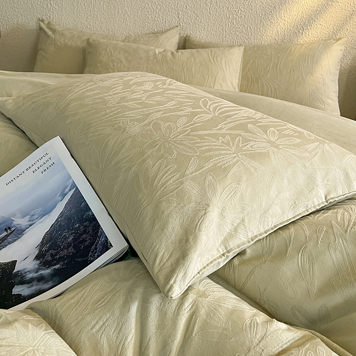 91家纺网 家纺一手货源 找家纺 莱茵家居 2025新款全棉提花贡缎磨毛四件套 秘境-绿