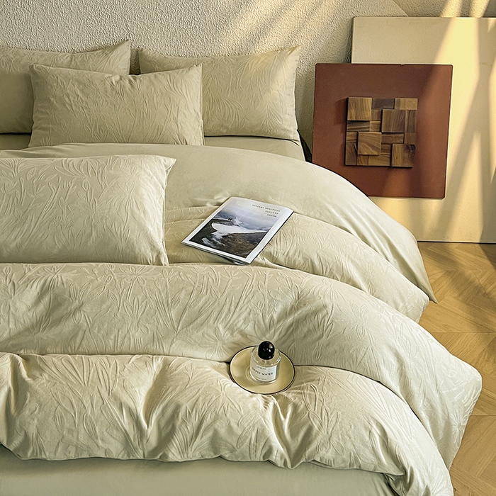 91家纺网 家纺一手货源 找家纺 莱茵家居 2025新款全棉提花贡缎磨毛四件套 秘境-绿