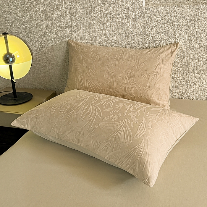 91家纺网 家纺一手货源 找家纺 莱茵家居 2025新款全棉提花贡缎磨毛四件套 秘境-奶咖