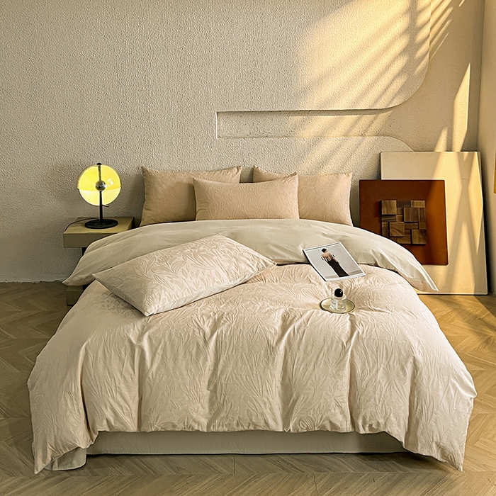 91家纺网 家纺一手货源 找家纺 莱茵家居 2025新款全棉提花贡缎磨毛四件套 秘境-奶咖