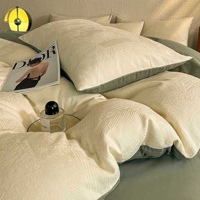 91家纺网 家纺一手货源 找家纺 莱茵家居 2025新款全棉提花贡缎磨毛四件套 银河-白绿