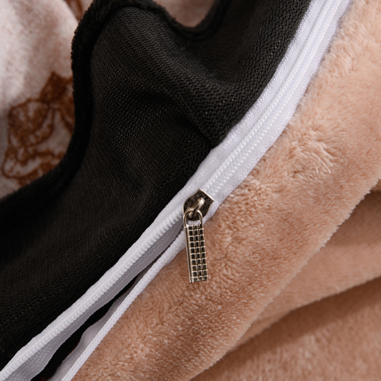 91家纺网 家纺一手货源 找家纺 紫月轩家纺 2025新款韩版牛奶绒花边款四件套 咖色玫瑰