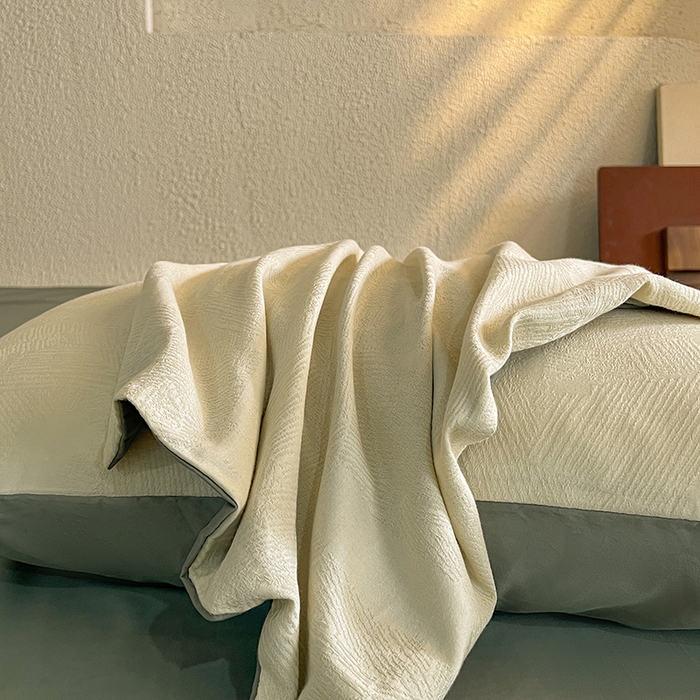 91家纺网 家纺一手货源 找家纺 莱茵家居 2025新款全棉提花贡缎磨毛四件套 银河-白绿