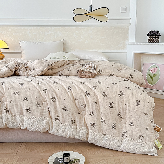 91家纺网 家纺一手货源 找家纺 芯恋 25年新款亚麻风全棉花边云感冬被四季被加厚冬被 蒹葭