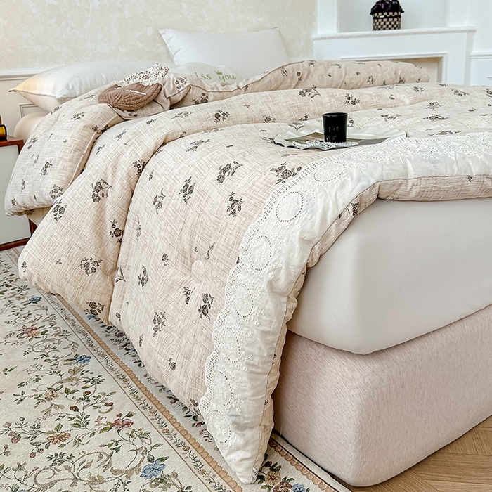 91家纺网 家纺一手货源 找家纺 芯恋 25年新款亚麻风全棉花边云感冬被四季被加厚冬被 蒹葭