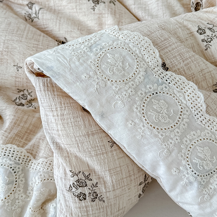 91家纺网 家纺一手货源 找家纺 芯恋 25年新款亚麻风全棉花边云感冬被四季被加厚冬被 蒹葭