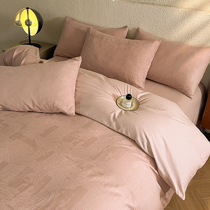 91家纺网 家纺一手货源 找家纺 莱茵家居 2025新款全棉提花贡缎磨毛四件套 银河-粉