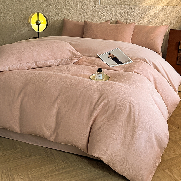 91家纺网 家纺一手货源 找家纺 莱茵家居 2025新款全棉提花贡缎磨毛四件套 银河-粉