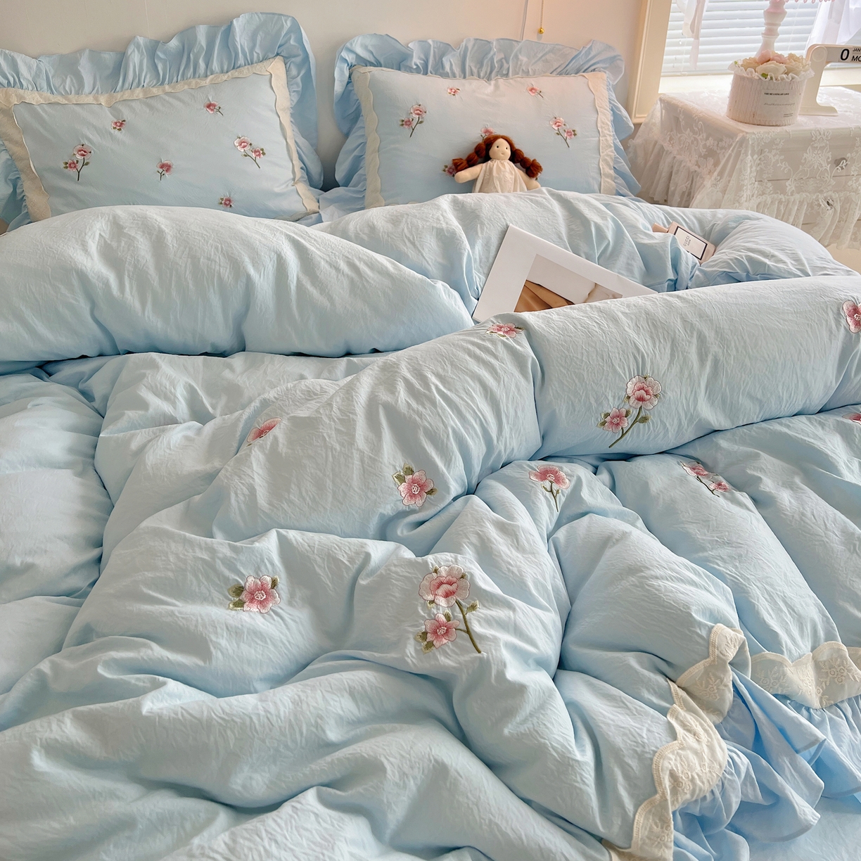 91家纺网 家纺一手货源 找家纺 （总）轻奢坊 2025新款水洗棉法式刺绣大花边四件套-芬芳玫瑰