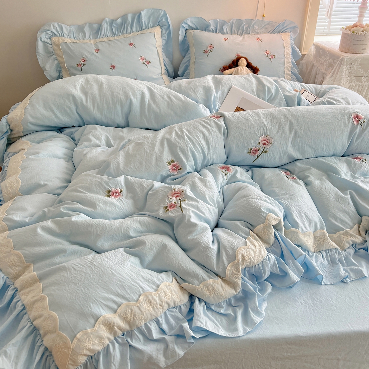 91家纺网 家纺一手货源 找家纺 （总）轻奢坊 2025新款水洗棉法式刺绣大花边四件套-芬芳玫瑰