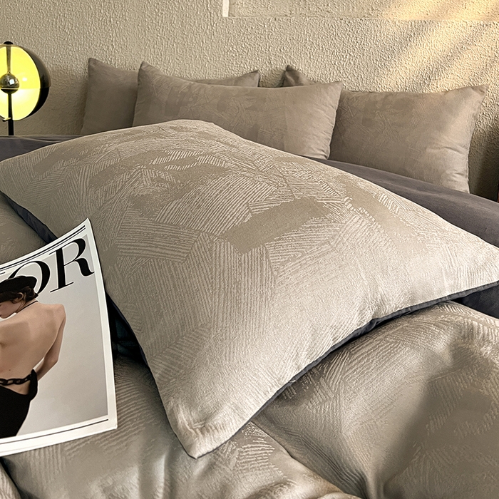 91家纺网 家纺一手货源 找家纺 莱茵家居 2025新款全棉提花贡缎磨毛四件套 银河-灰