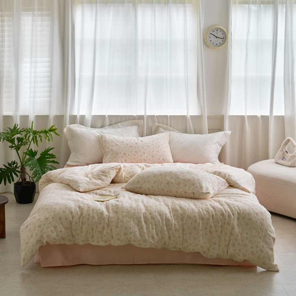 91家纺网 家纺一手货源 找家纺 洋铭区（原狠狠爱） 2025新款皱皱纱A类全棉纯棉人字纹四件套系列 珊瑚粉花