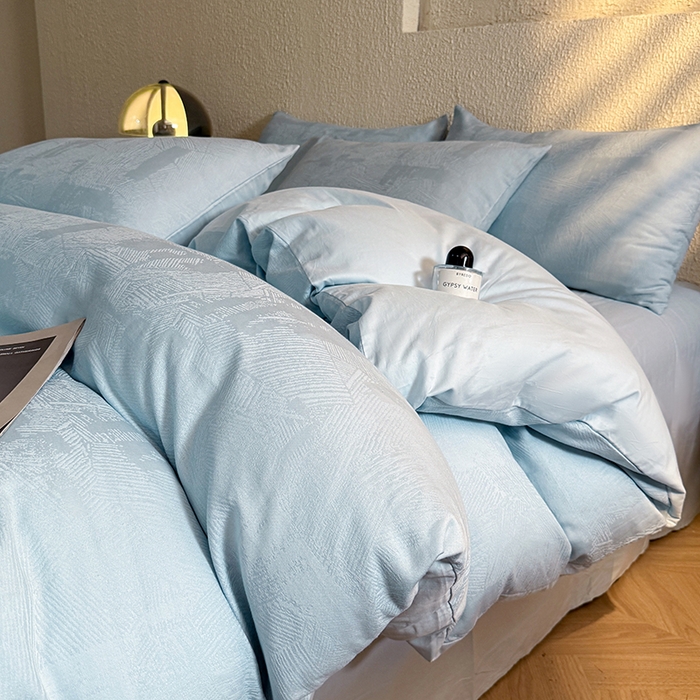 91家纺网 家纺一手货源 找家纺 莱茵家居 2025新款全棉提花贡缎磨毛四件套 银河-蓝