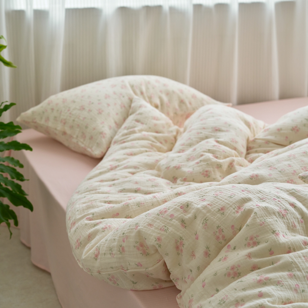 91家纺网 家纺一手货源 找家纺 洋铭区（原狠狠爱） 2025新款皱皱纱A类全棉纯棉人字纹四件套系列 珊瑚粉花