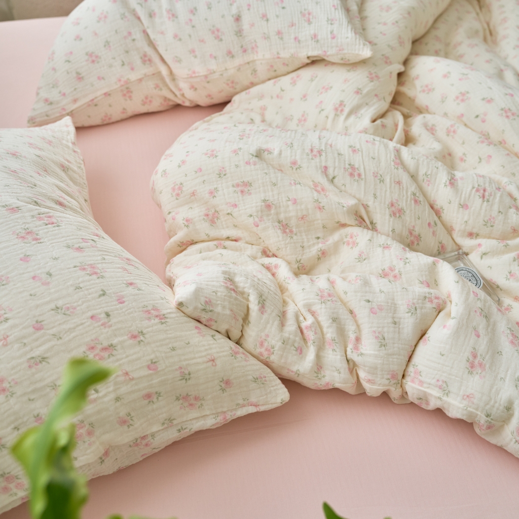 91家纺网 家纺一手货源 找家纺 洋铭区（原狠狠爱） 2025新款皱皱纱A类全棉纯棉人字纹四件套系列 珊瑚粉花