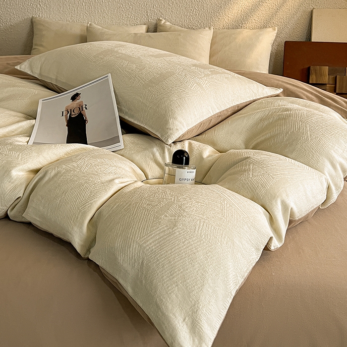 91家纺网 家纺一手货源 找家纺 莱茵家居 2025新款全棉提花贡缎磨毛四件套 银河-奶咖