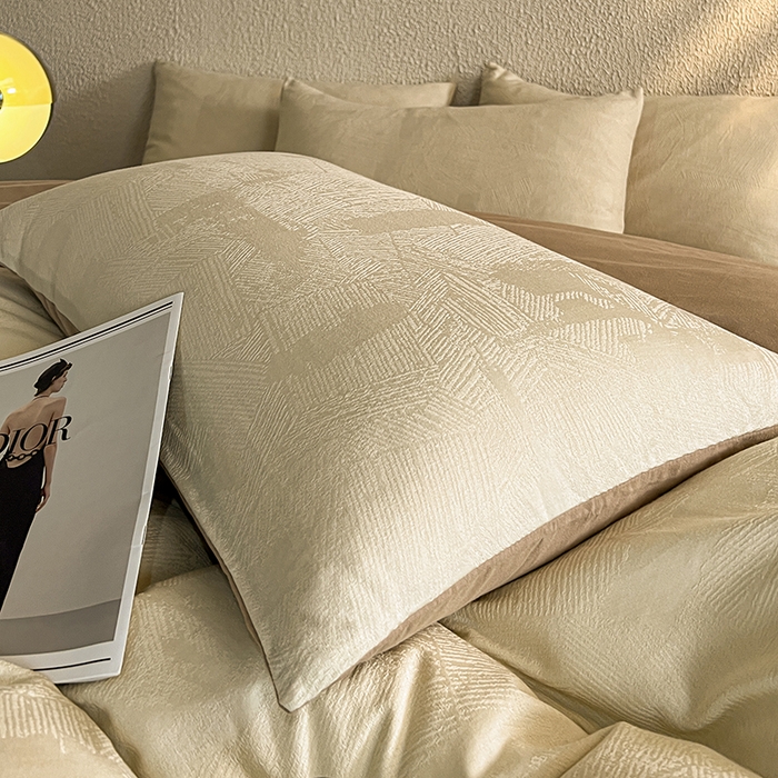 91家纺网 家纺一手货源 找家纺 莱茵家居 2025新款全棉提花贡缎磨毛四件套 银河-奶咖