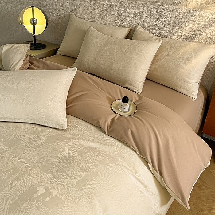 91家纺网 家纺一手货源 找家纺 莱茵家居 2025新款全棉提花贡缎磨毛四件套 银河-奶咖