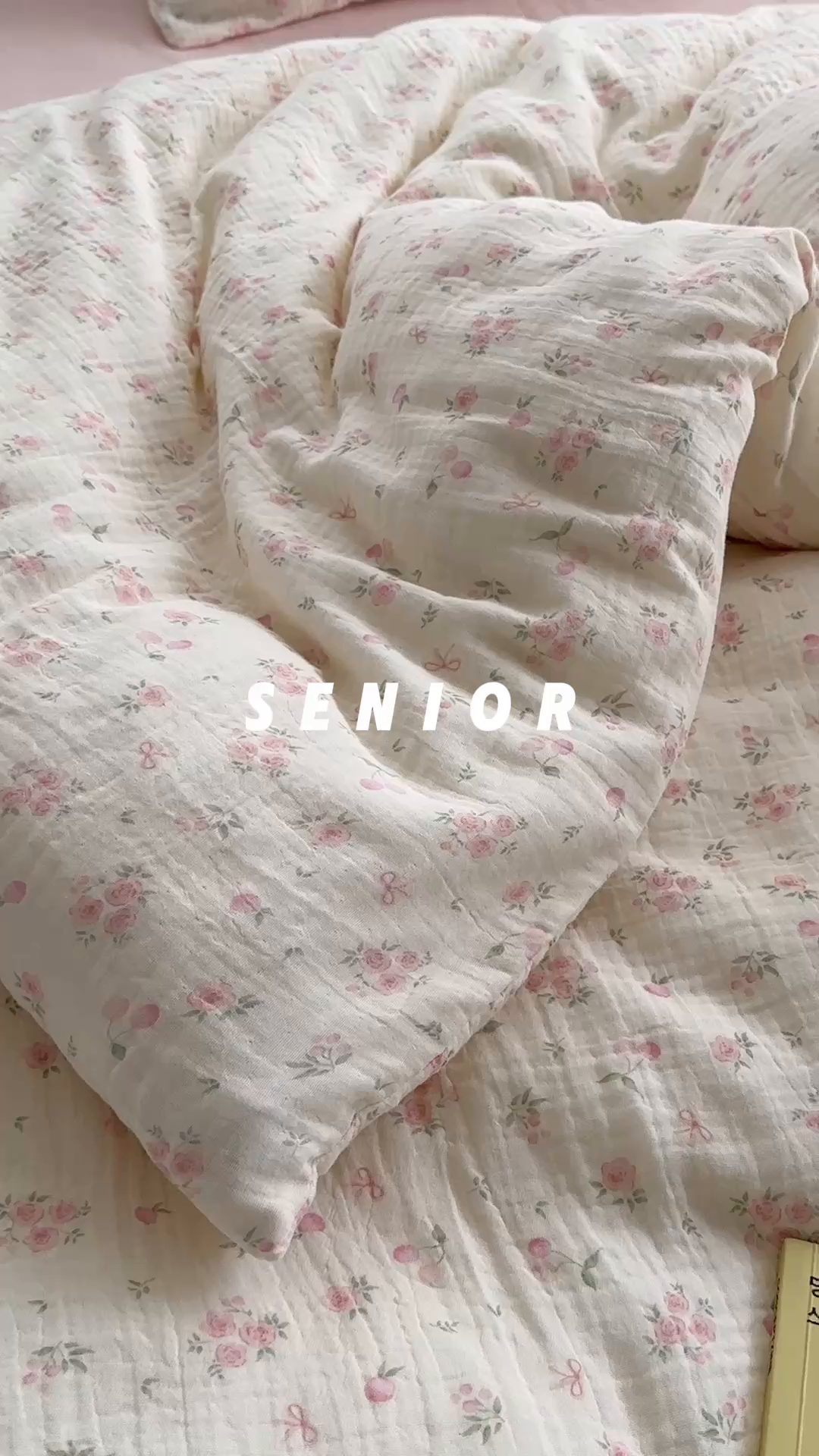 91家纺网 家纺一手货源 找家纺 洋铭区（原狠狠爱） 2025新款皱皱纱A类全棉纯棉人字纹四件套系列 珊瑚粉花