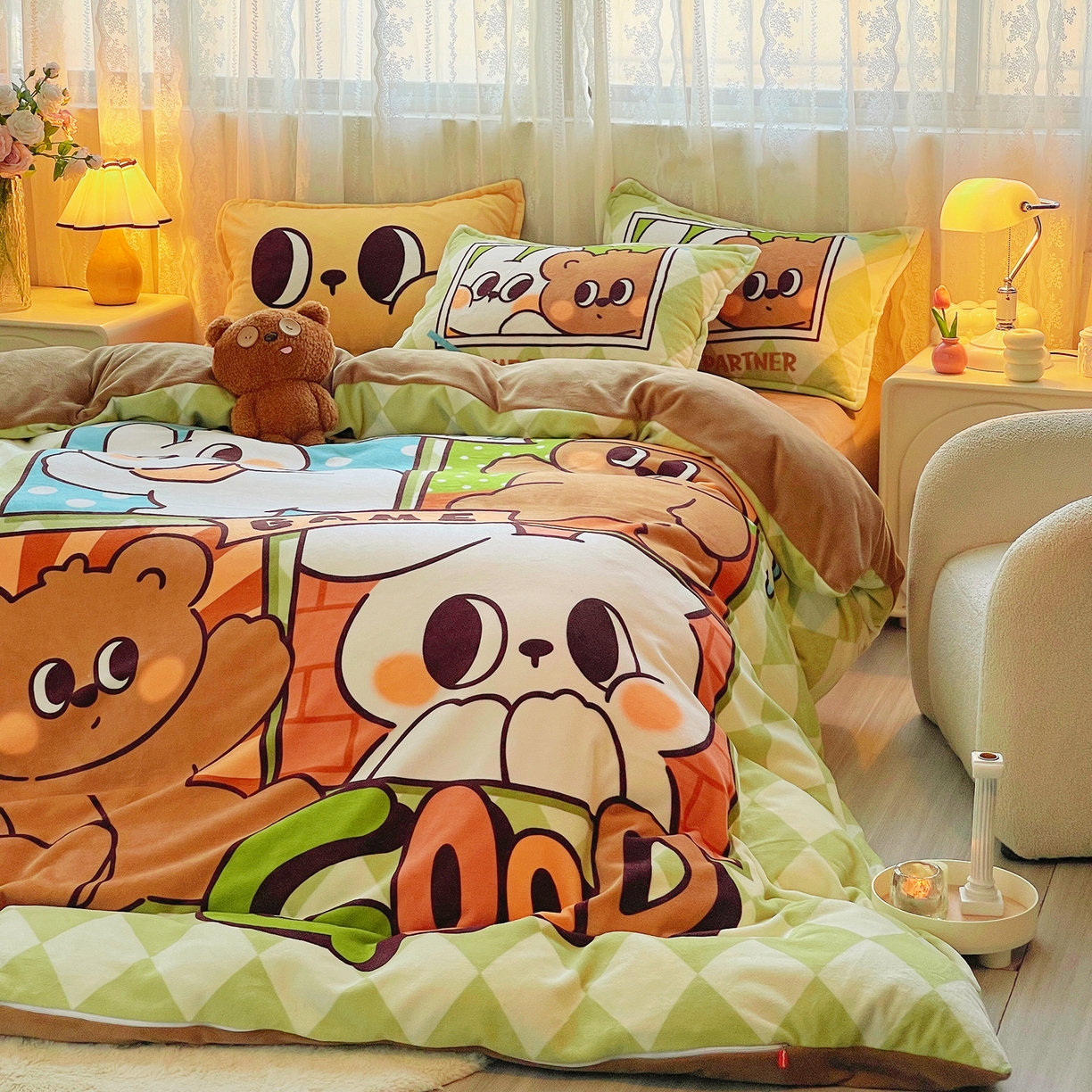 91家纺网 家纺一手货源 找家纺 炫拼家纺 2025新款大版数码印花卡通高克重牛奶绒四件套 熊和兔