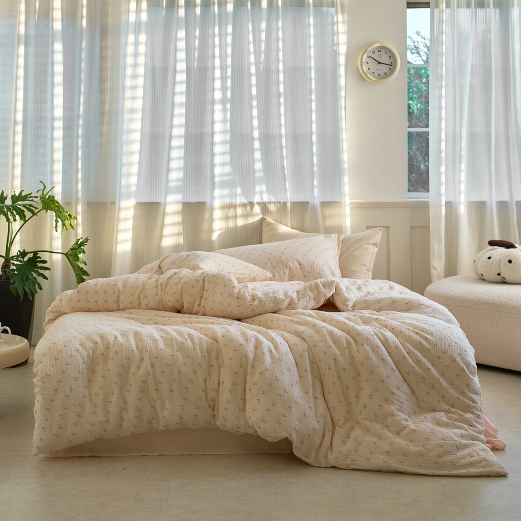 91家纺网 家纺一手货源 找家纺 洋铭区（原狠狠爱） 2025新款皱皱纱A类全棉纯棉人字纹四件套系列 果果红