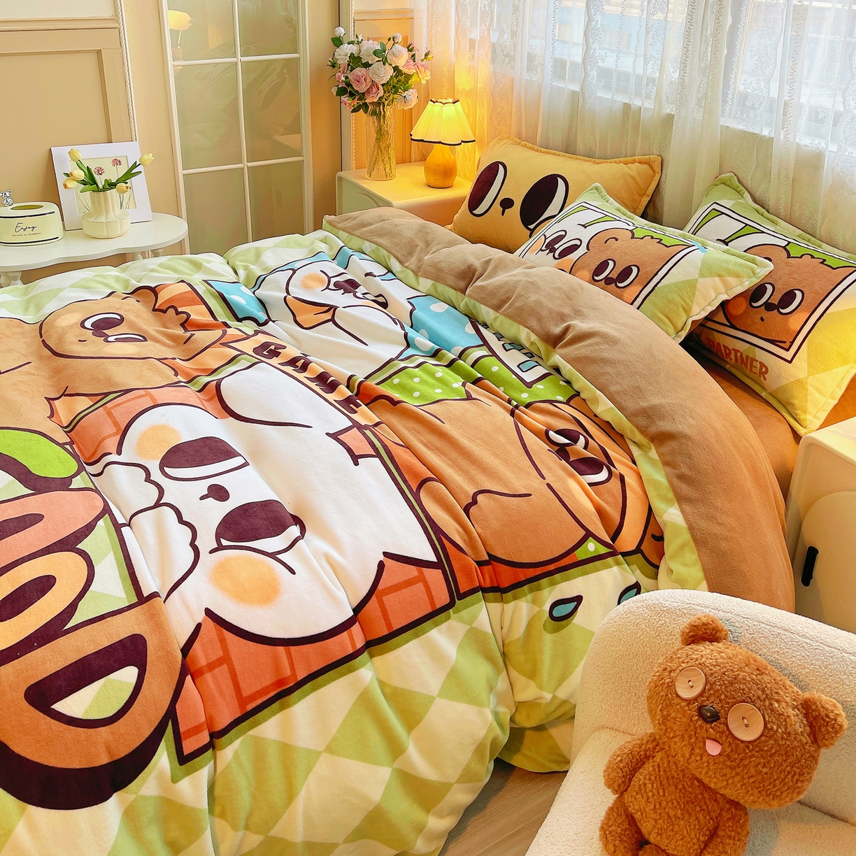 91家纺网 家纺一手货源 找家纺 炫拼家纺 2025新款大版数码印花卡通高克重牛奶绒四件套 熊和兔