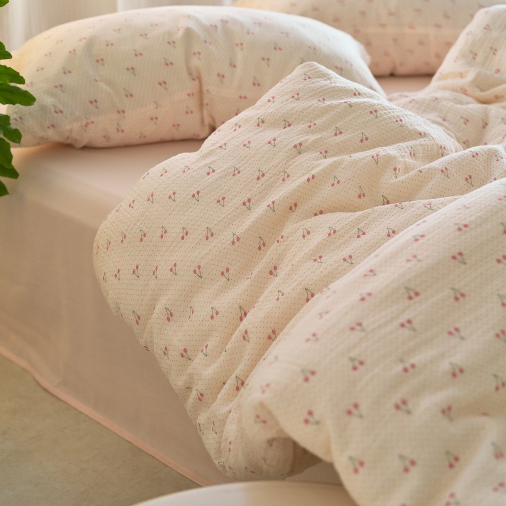 91家纺网 家纺一手货源 找家纺 洋铭区（原狠狠爱） 2025新款皱皱纱A类全棉纯棉人字纹四件套系列 果果红