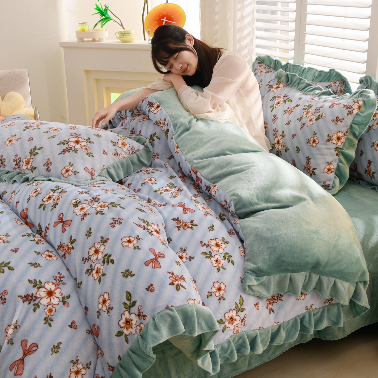 91家纺网 家纺一手货源 找家纺 紫月轩家纺 2025新款韩版牛奶绒花边款四件套 碎花轻语