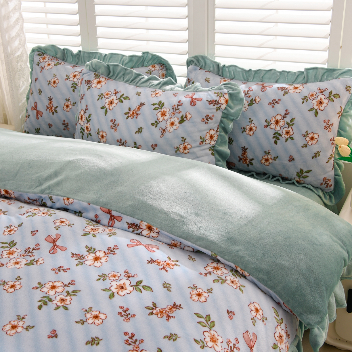 91家纺网 家纺一手货源 找家纺 紫月轩家纺 2025新款韩版牛奶绒花边款四件套 碎花轻语